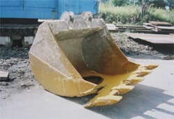 Aufgerissene Bagger-Schaufel gerissene Schaufel